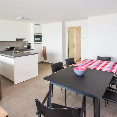 Apartment With Hinterland Views *